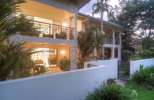 Port Douglas House | Oceanique Villa - Absolute Beachfront Port Douglas