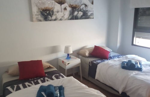 Aiora Condo | Oceanographic, Cabañal neighborhood, Malvarrosa beach and Science Museum.
