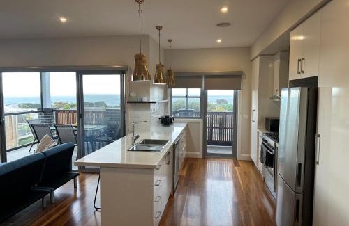 Portarlington House | Oceans 15- Stunning Home Ocean Views close to Wineries Restaurants and Golf Course