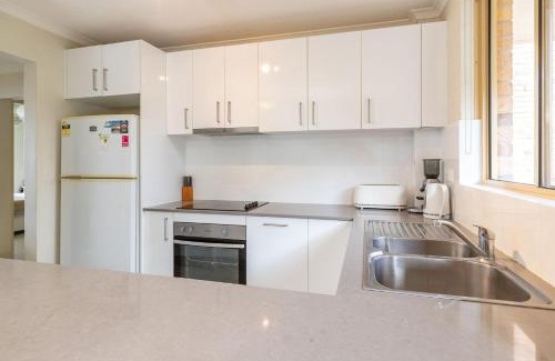 Boomerang Beach Apartment | Oceanside 17 Breezes