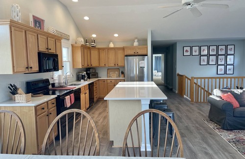 Bethany Beach House | Oceanside 2 blocks to Beach, close to downtown Bethany, sleeps 18