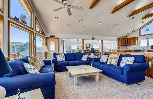 Ocean Hill House | Oceanside: 2 minute walk to beach! Private pool, Tiki bar, Hot Tub! Sat.-Sat.