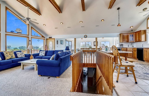 Ocean Hill House | Oceanside: 2 minute walk to beach! Private pool, Tiki bar, Hot Tub! Sat.-Sat.