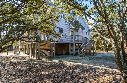 Carova Beach House | Oceanside, 5 BRs, Wild Horses, 600 ft to Beach Access, 4wheel Drive Area, 4x2398, The T House