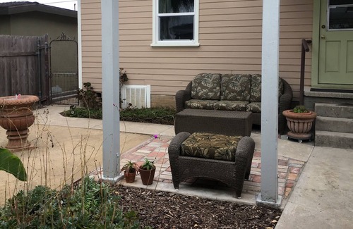 Townsite Cottage | Oceanside Beach Comfortable Cottage