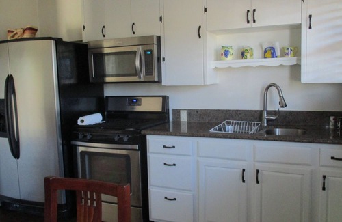 Townsite Cottage | Oceanside Beach Comfortable Cottage