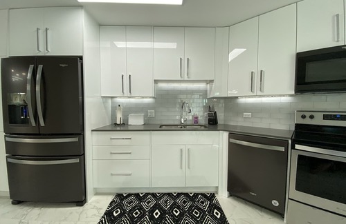 Seven Mile Beach Condo | Oceanside Condo on 7 Mi. Beach Pool Access Walk to Camana Bay!