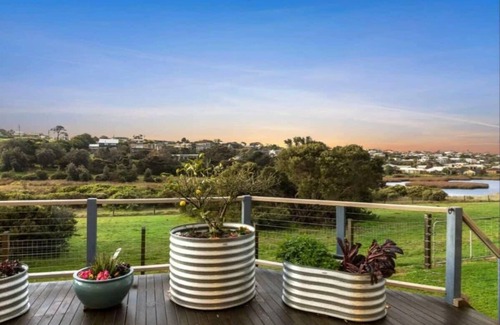 Ocean Grove House | Oceanside Haven: With Fire and lake views.