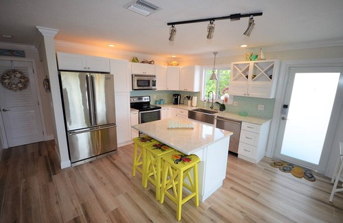 Cutthroat Harbor Estates House | Oceanside, heated pool, near Key West, space for 20-25 ft boat. Book fall 2025!