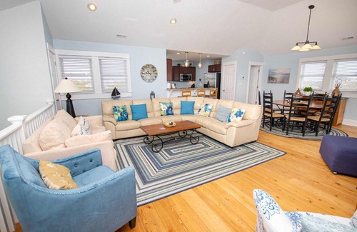 Corolla House | Oceanside, Hot Tub, Screened Porch, Wild Horses, 4x504, Sol Searcher