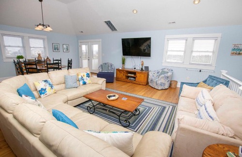 Corolla House | Oceanside, Hot Tub, Screened Porch, Wild Horses, 4x504, Sol Searcher
