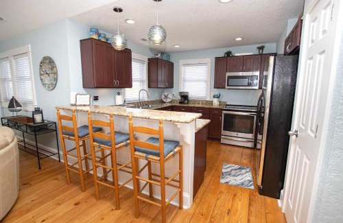 Corolla House | Oceanside, Hot Tub, Screened Porch, Wild Horses, 4x504, Sol Searcher