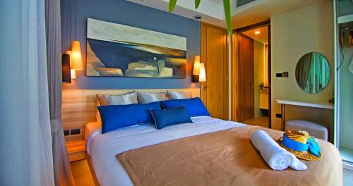 Bang Tao Apartment | Oceanstone by Holy Cow, 2-BR, 60 m2, tree view