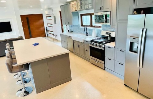 Carenero House | Oceanview 3BR COR-TEN House - w/view of Gilligan's Island