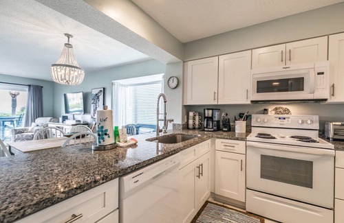 Oceanmarsh Subdivision Condo | Oceanview Condo on Harbor Island: 2BR, Pool Views, Beach Access, & Family Amenities!