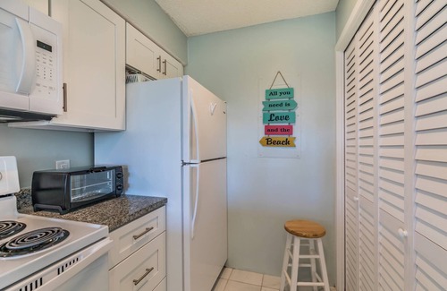 Oceanmarsh Subdivision Condo | Oceanview Condo on Harbor Island: 2BR, Pool Views, Beach Access, & Family Amenities!