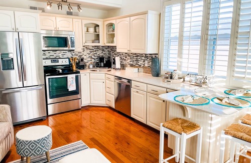 Garden City Condo | Oceanview condo. Garden City/Murrells Inlet. Fully updated. Easy Beach Access!
