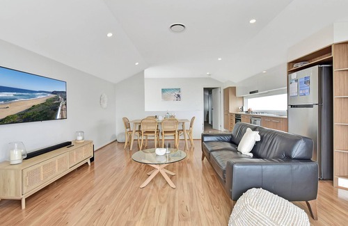 Caves Beach Villa | Oceanview Escape at Caves Beach Villas