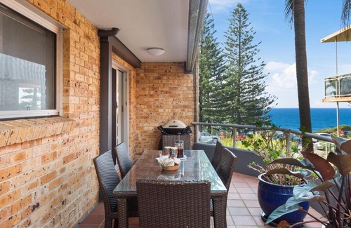 Wollongong CBD Apartment | Oceanview Escape - Idyllic Beachfront Dreaming