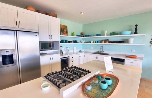 El Tezal Apartment | Oceanview Gated Condo with Pool, Gym & Terrace