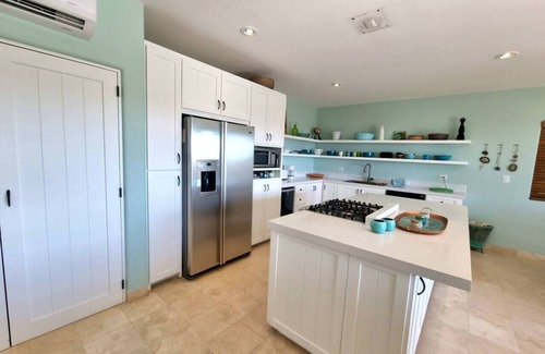 El Tezal Apartment | Oceanview Gated Condo with Pool, Gym & Terrace