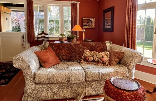 Regional District of Nanaimo House | Oceanview home - 2 min walk to the beach!