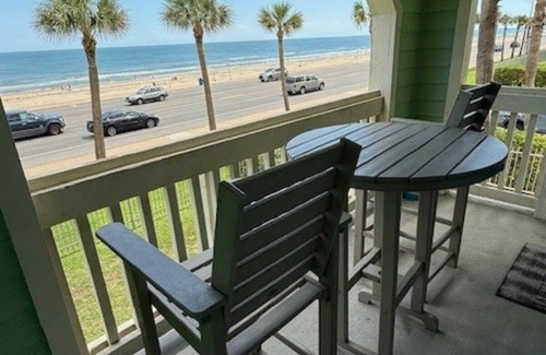 Galveston Condo | Oceanview Oasis Balcony + Pools Steps to Beach