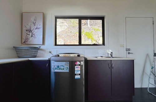 Sandy Bay Villa | Oceanview Oasis - Close to CBD and Airport