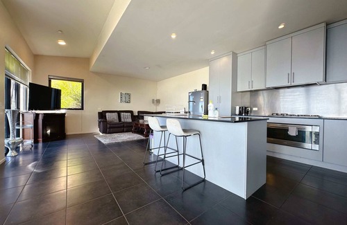 Sandy Bay Villa | Oceanview Oasis - Close to CBD and Airport