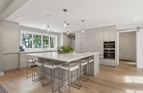 Yarmouth House | Oceanview Oasis: Modern Luxury Meets Seaside Serenity at This Exclusive Coastal