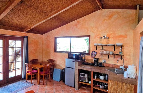 Kahaluu Bay Cabin | Oceanview Treehouse Hale at the Salty Jungle Kona - Perfect for two!