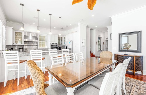 Delos House | Oct-Dec Reduced!*On Beach*Pool Access*Elevator!