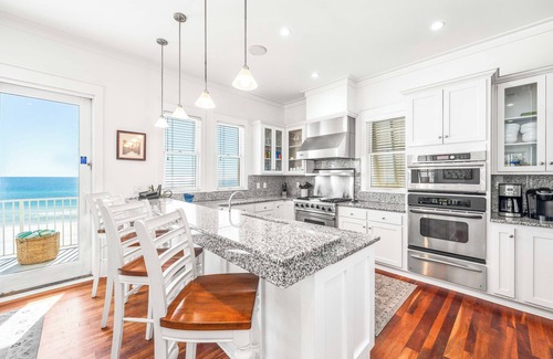 Delos House | Oct-Dec Reduced!*On Beach*Pool Access*Elevator!