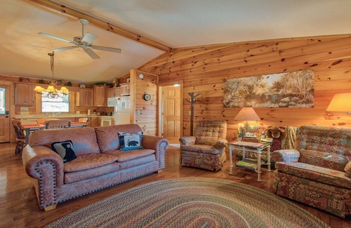 Maggie Valley Cabin | OCT. OPENINGS: with Mt. Views, Attached Garage, Flat Paved Parking, Pet Fee.