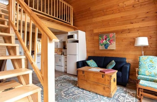 Idabel Lake Cabin | October Sky - Cabin on the Lake! Near Big White 35 mins to Kelowna