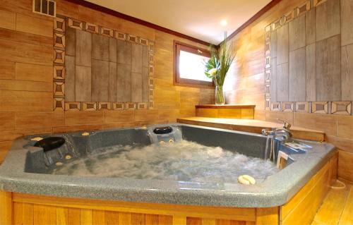 Les Deux Alpes Ski Chalet | Odalys Chalet Mountain lodge