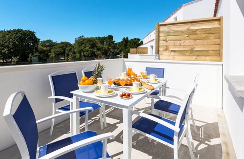 Noirmoutier-en-l'Ile Apartment | Odalys Collection Le Domaine des Pins by Interhome