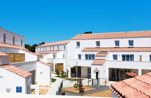 Noirmoutier-en-l'Ile Apartment | Odalys Collection Le Domaine des Pins by Interhome