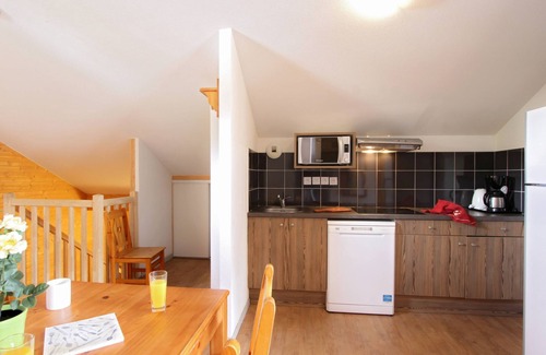 Les Deux Alpes Apartment | Odalys Référence L'Ours Blanc by Interhome