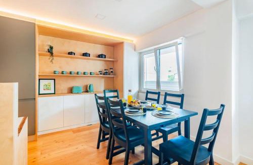 Paco De Arcos Apartment | Oeiras Spacious and Coastal Flat