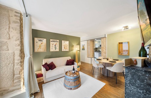 Dijon Centre Ville Apartment | Oenosuite - Charm & Wine in the heart of Paris