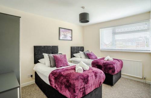 Pontlliw and Tircoed Apartment | Off Road Parking, Smart TV in Each Room!