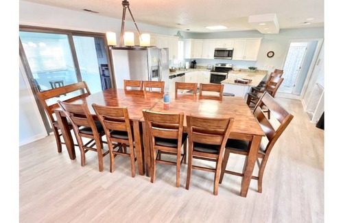 Sandbridge House | Off season special stay 3 nights get the 4th night free. Hot tub, walk to beach.