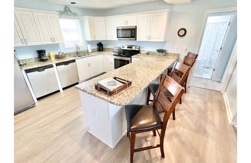 Sandbridge House | Off season special stay 3 nights get the 4th night free. Hot tub, walk to beach.
