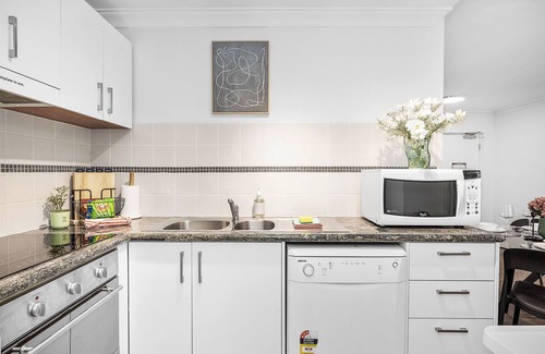 Perth Central Business District Apartment | Offering a blend of comfort and convenience, located just 5 minutes from Perth's CBD and the Convention Centre. Nestled behind the lush greenery of Kings Park , guests can enjoy peaceful scenery from the balcony yet be close enough to the city!