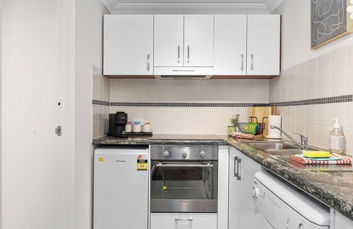 Perth Central Business District Apartment | Offering a blend of comfort and convenience, located just 5 minutes from Perth's CBD and the Convention Centre. Nestled behind the lush greenery of Kings Park , guests can enjoy peaceful scenery from the balcony yet be close enough to the city!