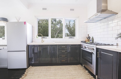Healesville House | Offers a beautiful space for a family getaway or a romantic holiday for two.