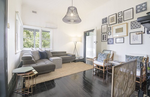 Healesville House | Offers a beautiful space for a family getaway or a romantic holiday for two.