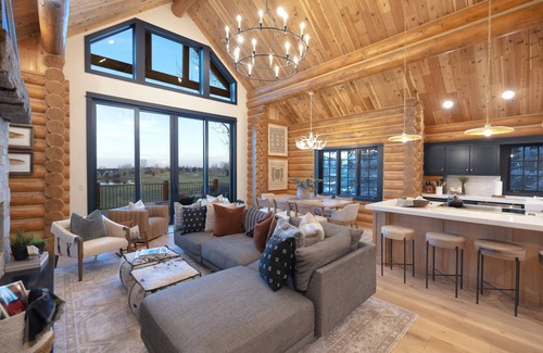 Victor House | Ogden's Fancy Fly Luxury Teton Springs Cabin in Victor, ID. A/C & Hot Tub