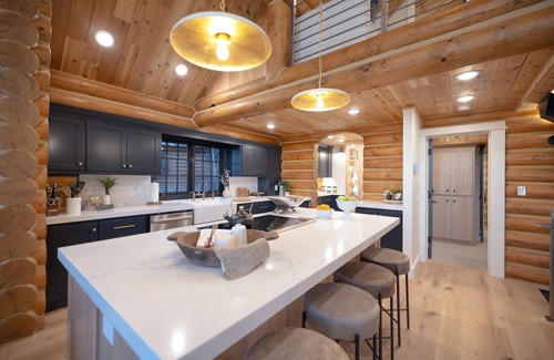 Victor House | Ogden's Fancy Fly Luxury Teton Springs Cabin in Victor, ID. A/C & Hot Tub